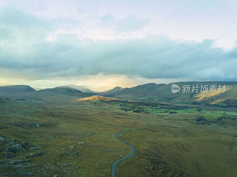 令人惊叹的风景康内马拉国家公园，野生大西洋方式，康内马拉，Co. Galway，爱尔兰。